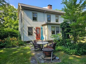 33 Wildwood Ave in Madison, CT - Building Photo - Building Photo