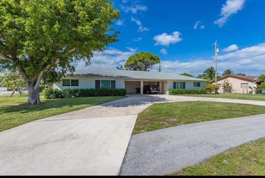 7643 Overlook Rd in Hypoluxo, FL - Building Photo