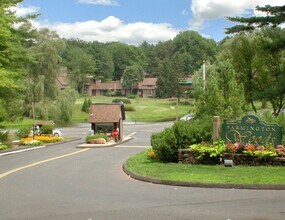 3 Woods Hollow Ct in Avon, CT - Building Photo - Building Photo