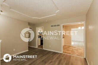 13206 15 St in Grandview, MO - Foto de edificio - Building Photo