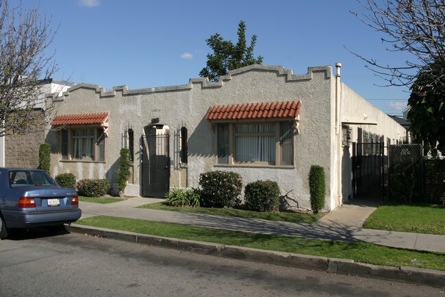 1170 Cherry Ave in Long Beach, CA - Foto de edificio - Building Photo