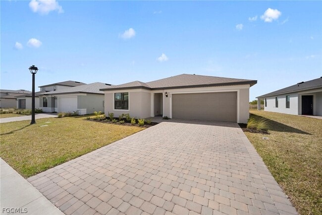 258 Silent Lk Dr in Lehigh Acres, FL - Building Photo - Building Photo