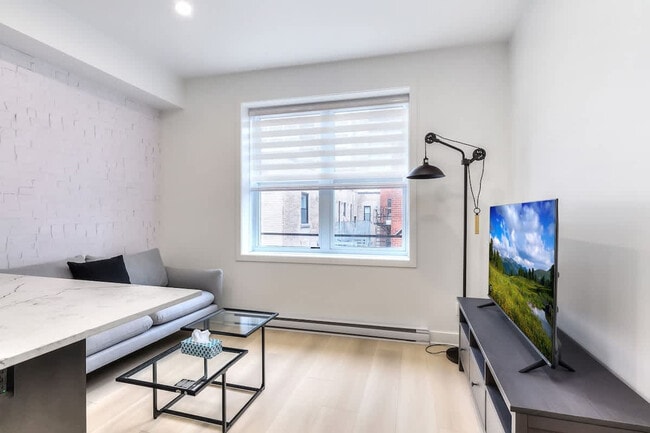 property at 2080 Av. Lincoln