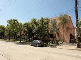 The Kensington Apartments in Downey, CA - Building Photo