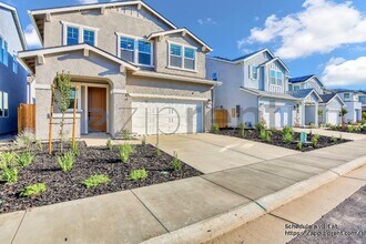 1330 W Prescott Ave in Visalia, CA - Building Photo - Building Photo