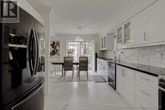 44 Mendocino Dr in Vaughan, ON - Building Photo - Building Photo