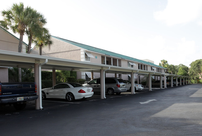 White Sands Village Condominiums in Sarasota, FL - Foto de edificio - Building Photo