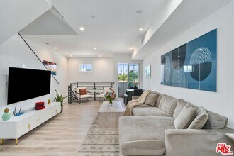 4912 S Centinela Ave in Los Angeles, CA - Building Photo - Building Photo