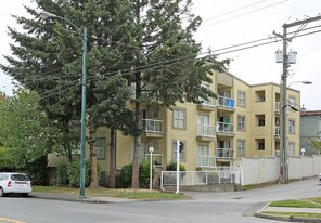 Lu'Ma Housing (Pender St) in Vancouver, BC - Building Photo