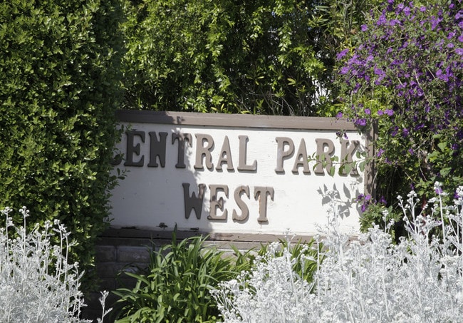 Central Park West in Union City, CA - Foto de edificio - Building Photo