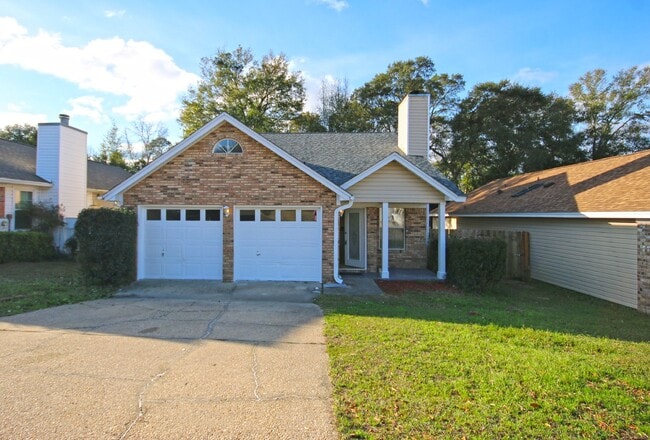 2028 Cambridge Cir in Pensacola, FL - Building Photo - Building Photo