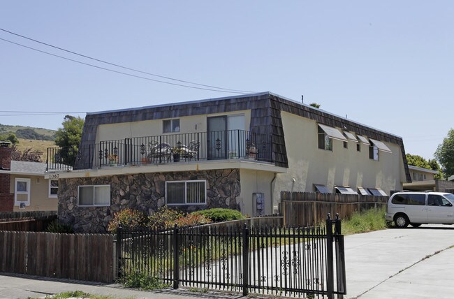 1067 Broadmoor Blvd in San Leandro, CA - Foto de edificio - Building Photo