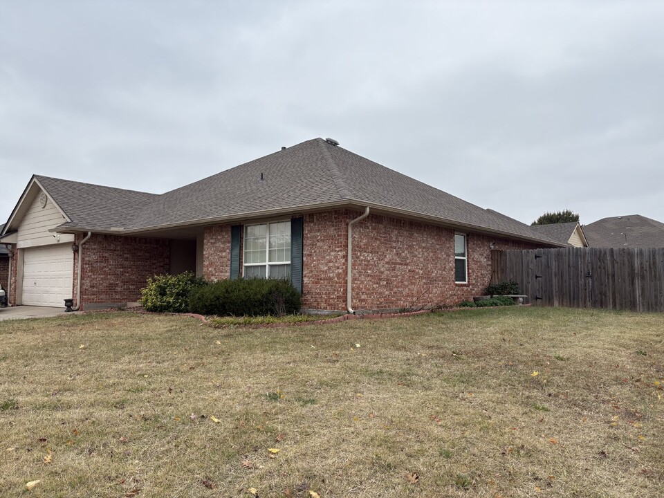 3412 Shona Way in Norman, OK - Building Photo