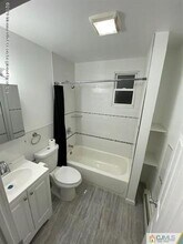 354 Paterson Plank Rd in Jersey City, NJ - Building Photo - Building Photo
