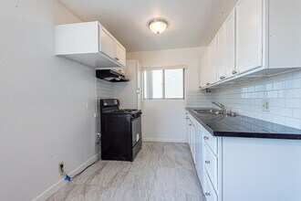 4324 Ventura Canyon Ave in Sherman Oaks, CA - Building Photo - Building Photo