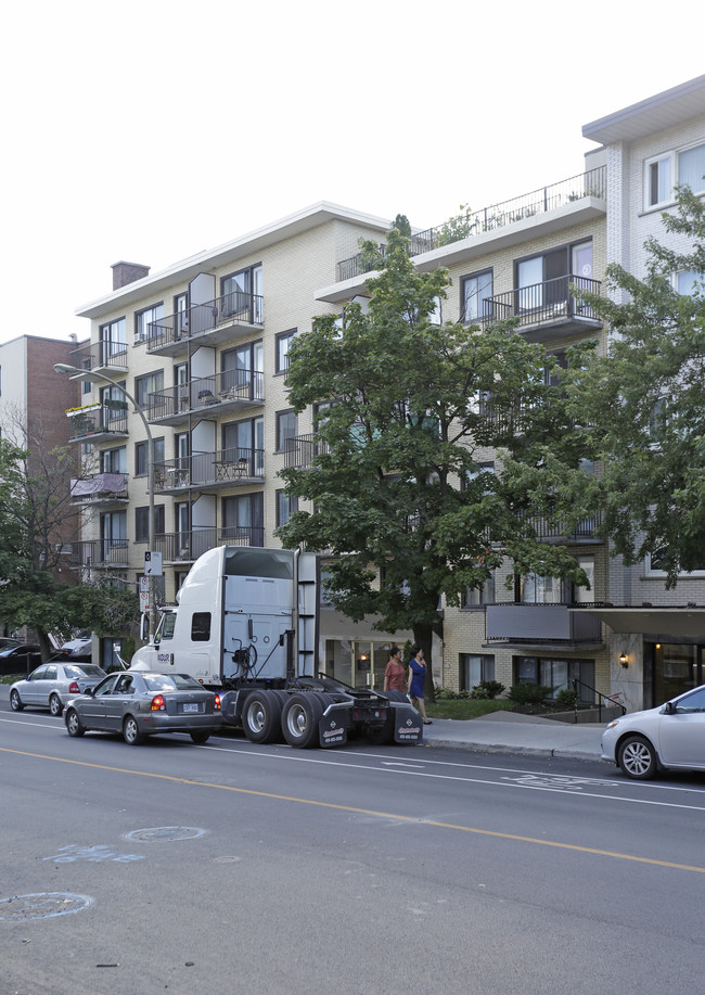 3525 Édouard-Montpetit in Montréal, QC - Building Photo - Building Photo