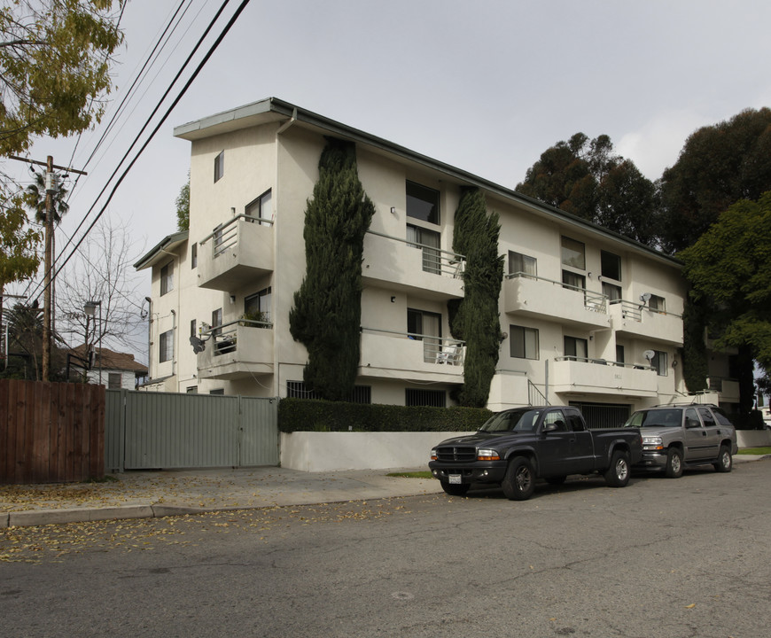 5821 Sylmar Ave in Van Nuys, CA - Foto de edificio