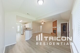 755 Catalina Dr in Lancaster, TX - Foto de edificio - Building Photo