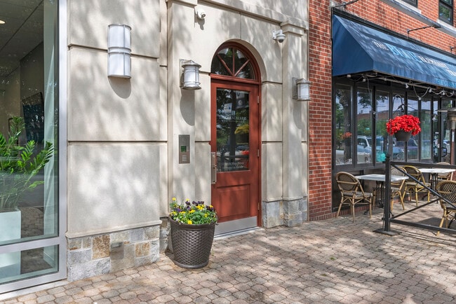 11 S Main St in West Hartford, CT - Building Photo - Building Photo
