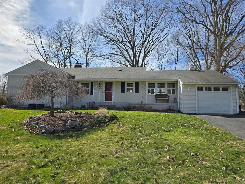 856 Shagbark Dr in Orange, CT - Building Photo