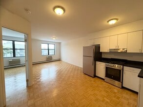 1829 26th Ave, Unit 3 in Astoria, NY - Foto de edificio - Building Photo