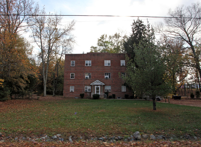 101 E Hawthorne Dr in La Plata, MD - Foto de edificio - Building Photo