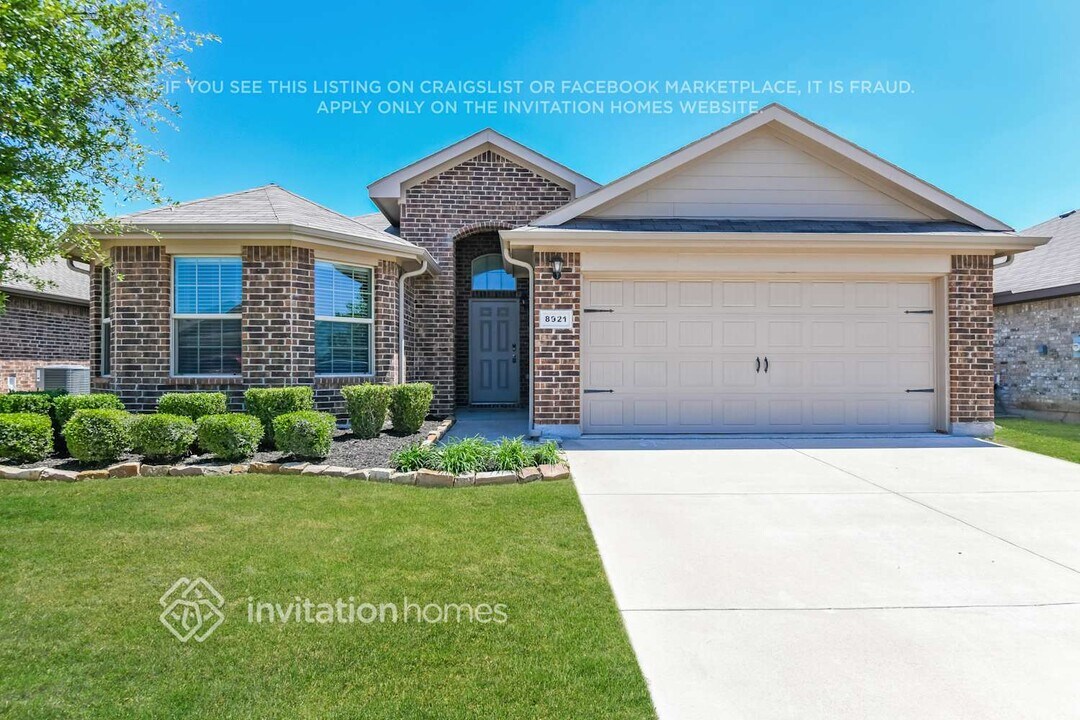 8921 Cold Harbor St in Fort Worth, TX - Foto de edificio