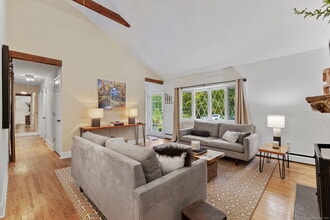 126 Lakeside Dr in Ridgefield, CT - Building Photo - Building Photo