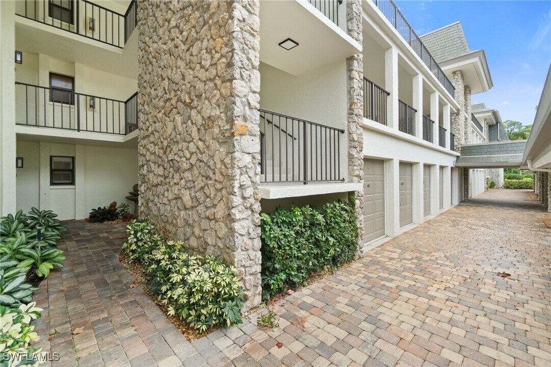 425 Wildwood Ln in Naples, FL - Foto de edificio