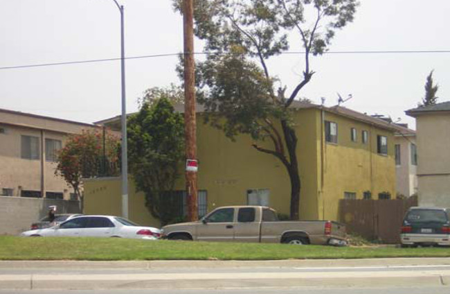 13220 S Vermont Ave in Gardena, CA - Building Photo - Building Photo