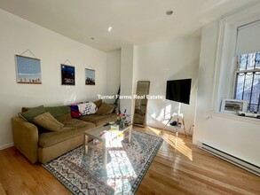 1077 Beacon St, Unit B in Brookline, MA - Foto de edificio - Building Photo