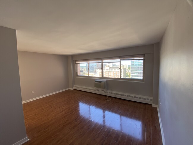 2101 Chestnut St in Philadelphia, PA - Building Photo - Building Photo