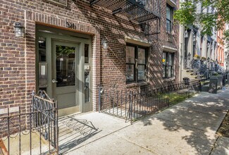 328 W 19th St in New York, NY - Foto de edificio - Building Photo
