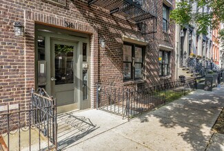 328 W 19th St in New York, NY - Building Photo - Building Photo