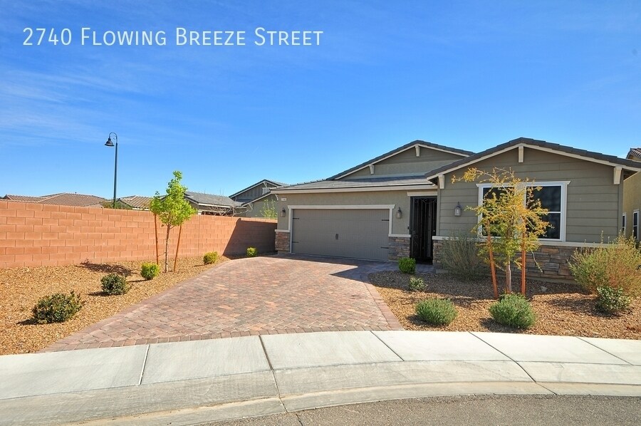 2740 Flowing Breeze St in Henderson, NV - Building Photo