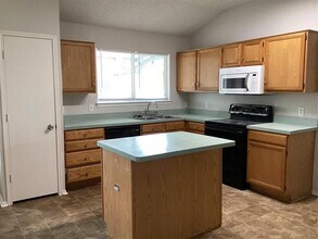 7712 Liz Ln in Watauga, TX - Building Photo - Building Photo