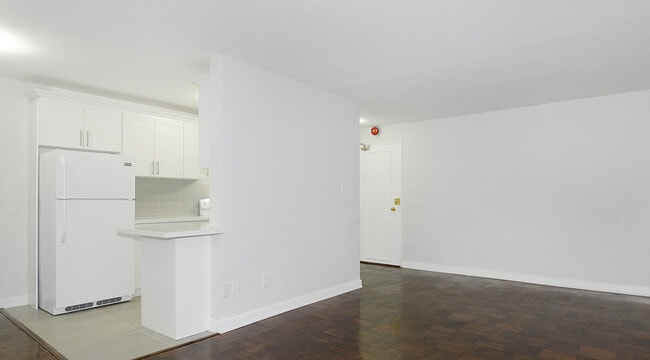 103 Avenue Rd in Toronto, ON - Building Photo - Building Photo