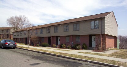 Echo Hill in Holyoke, MA - Foto de edificio - Building Photo