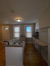 39 Beacon St, Unit 3 in Chelsea, MA - Foto de edificio - Building Photo