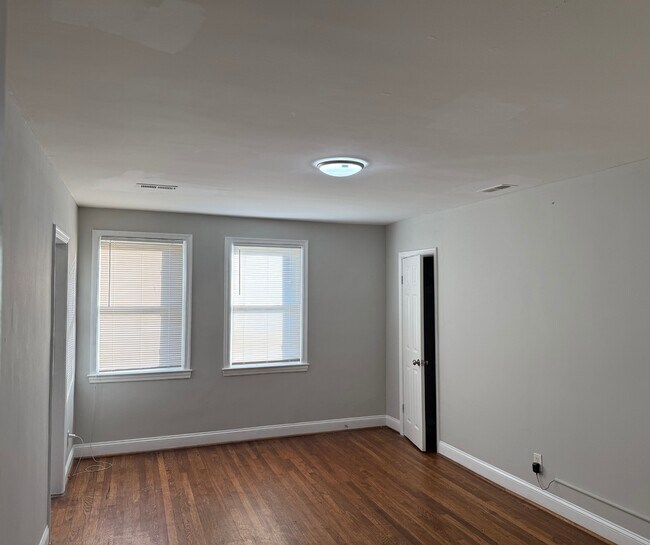 5644 Midwood Ave, Unit 2 in Baltimore, MD - Foto de edificio - Building Photo