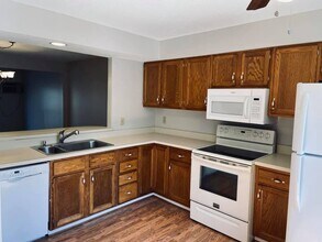 70 Old Town Rd, Unit 354 in Vernon, CT - Foto de edificio - Building Photo