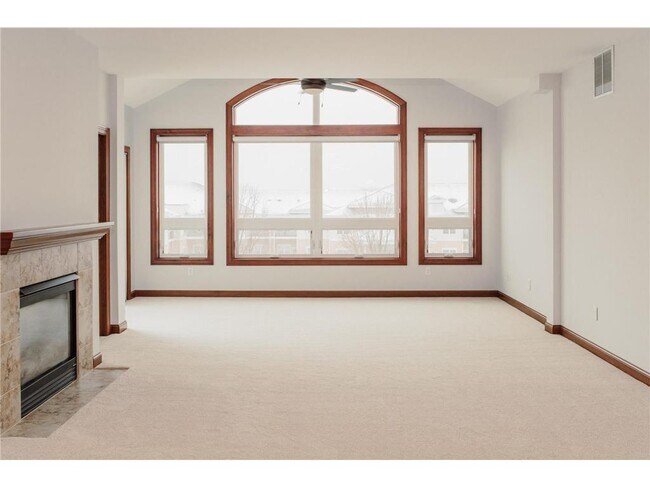 2670 Kelley Pkwy in Long Lake, MN - Foto de edificio - Building Photo