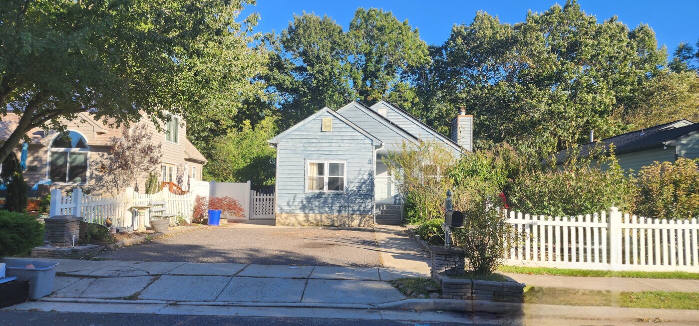 136 Constitution Dr in Egg Harbor Township, NJ - Building Photo