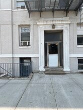 121 Manhattan Ave, Unit 4 in Jersey City, NJ - Building Photo - Building Photo