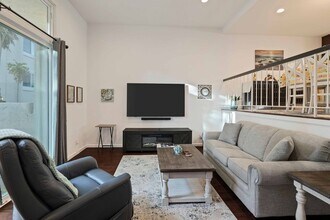 255 Valley Dr in Hermosa Beach, CA - Building Photo - Building Photo