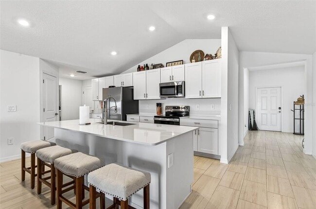 15217 Zircon Red Dr in Wimauma, FL - Building Photo - Building Photo