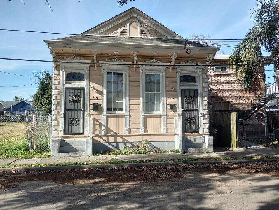 2119 Danneel St in New Orleans, LA - Foto de edificio