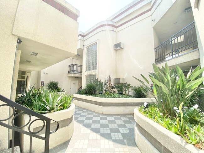 property at 5105 Inglewood Blvd