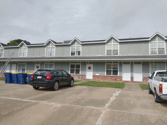 1208 S 1st St