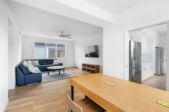 Montalban in San Luis Obispo, CA - Foto de edificio - Building Photo